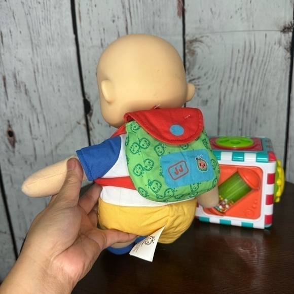 CoComelon Official Musical Doll Collection, (Back to School JJ) + Activity cube - Picture 5 of 14
